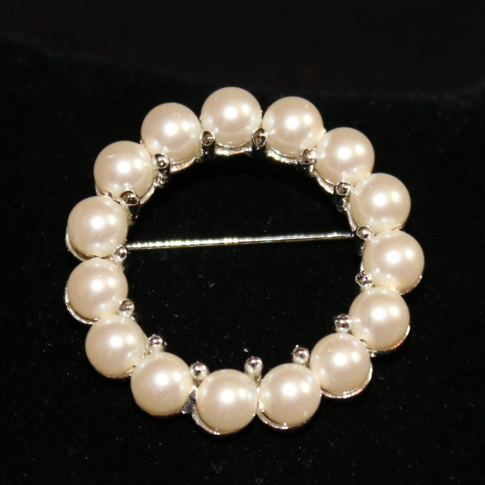 Cream color faux pearl brooch